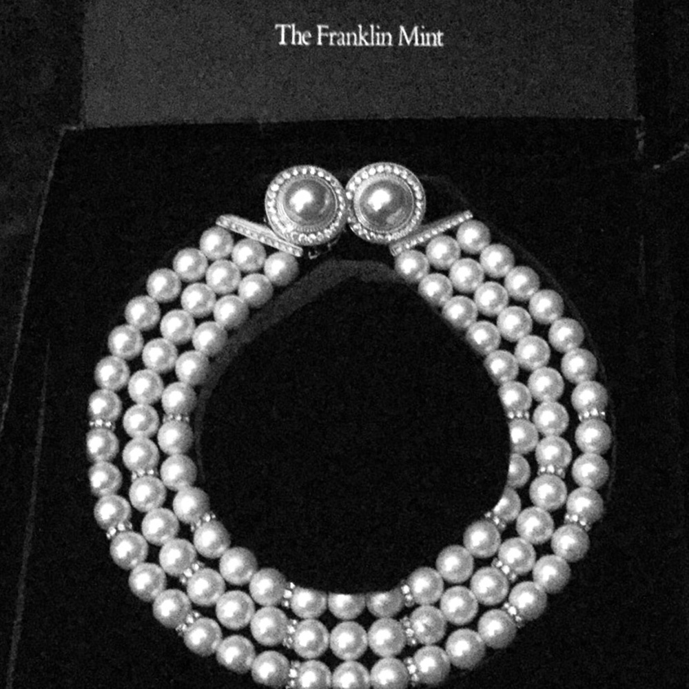 Pearl and Austrian Crystals Necklace and Earrings